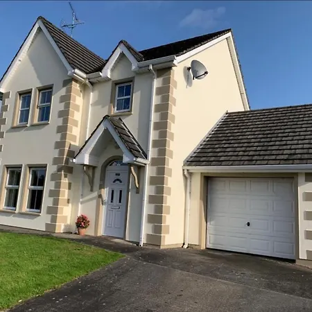 Prázdninový dům Elm Park Escape - 4 Bed Self-catering Holiday Buncrana