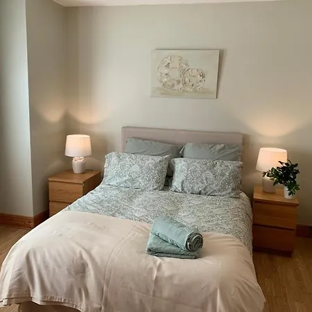 Elm Park Escape - 4 Bed Self-catering Holiday Buncrana