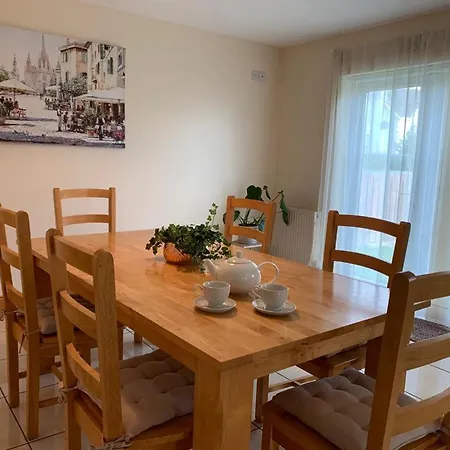 Elm Park Escape - 4 Bed Self-catering Holiday *
