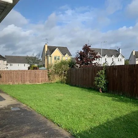 Elm Park Escape - 4 Bed Self-catering Holiday Holiday home Buncrana