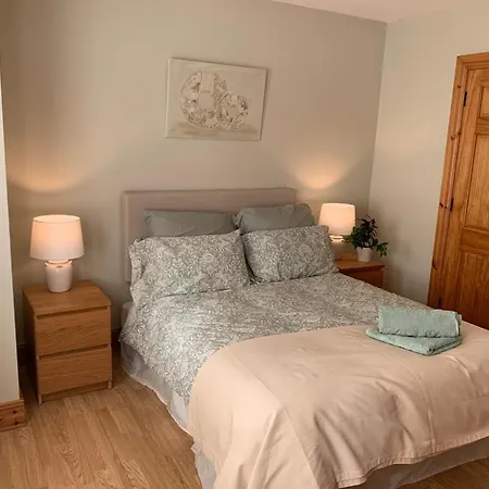 Elm Park Escape - 4 Bed Self-catering Holiday Holiday home Buncrana