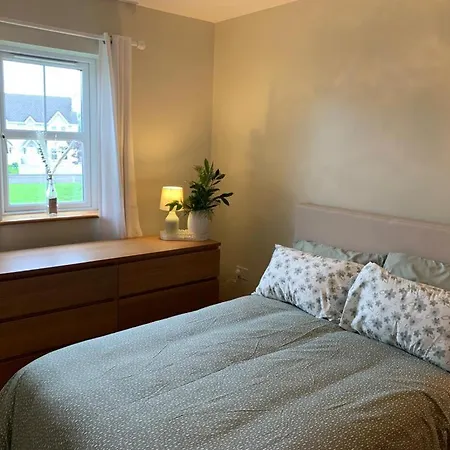 Elm Park Escape - 4 Bed Self-catering Holiday Buncrana